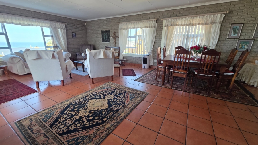 4 Bedroom Property for Sale in Boggomsbaai Western Cape